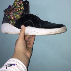 Supra Magazine Black Beads has laces no box